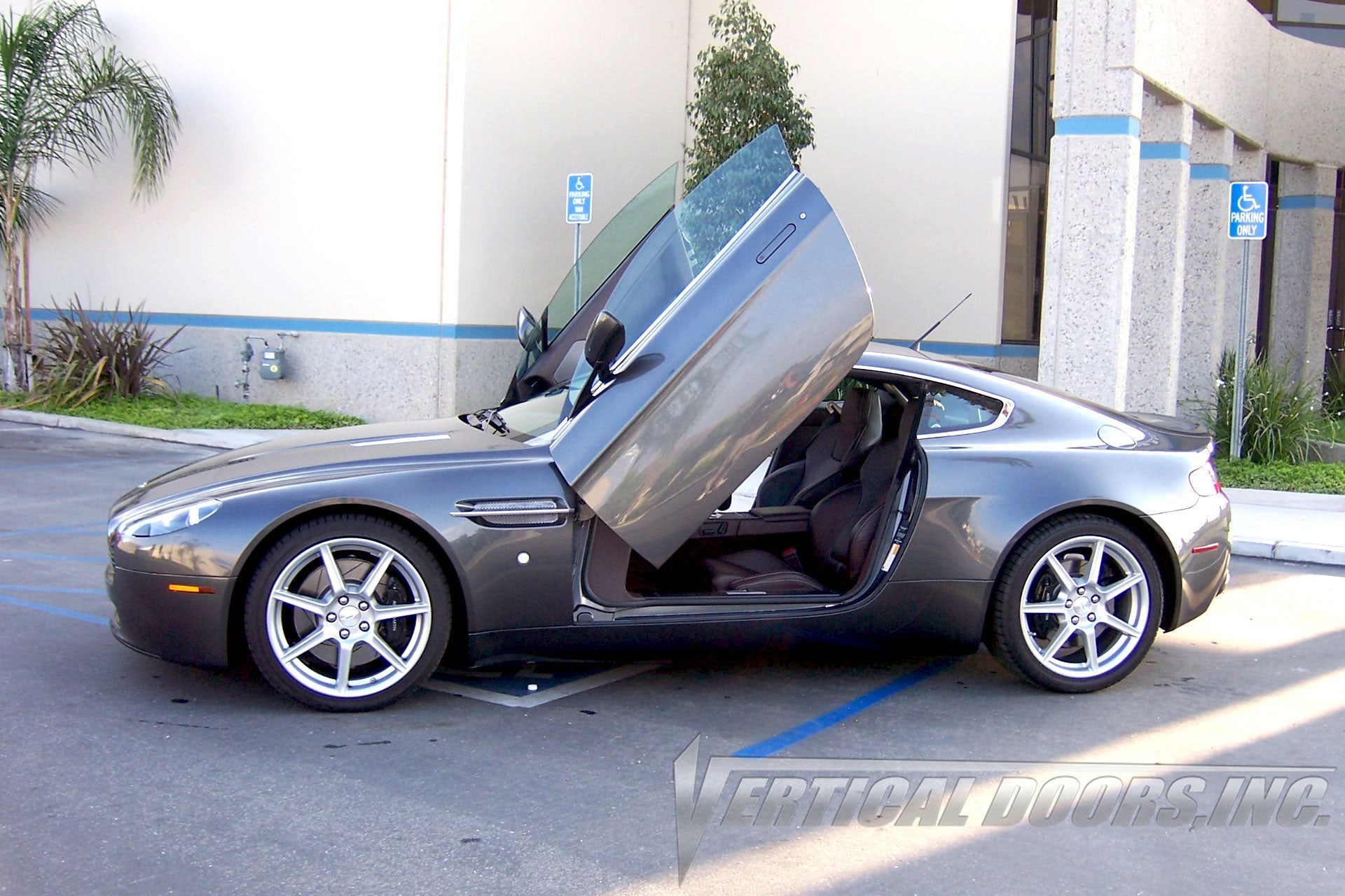 Aston Martin Vantage 06-18 Vertical Doors Kit