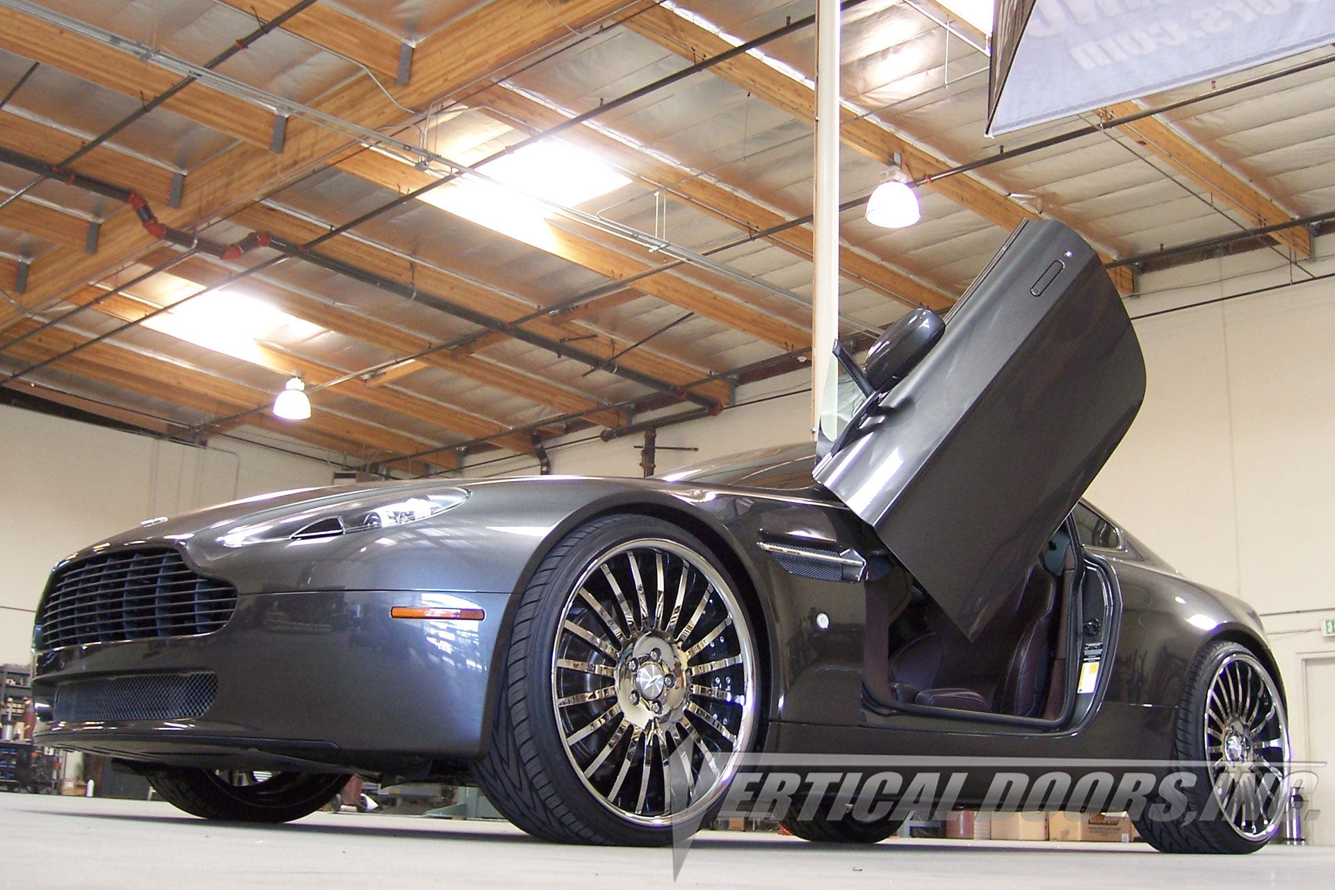 Aston Martin Vantage 06-18 Vertical Doors Kit