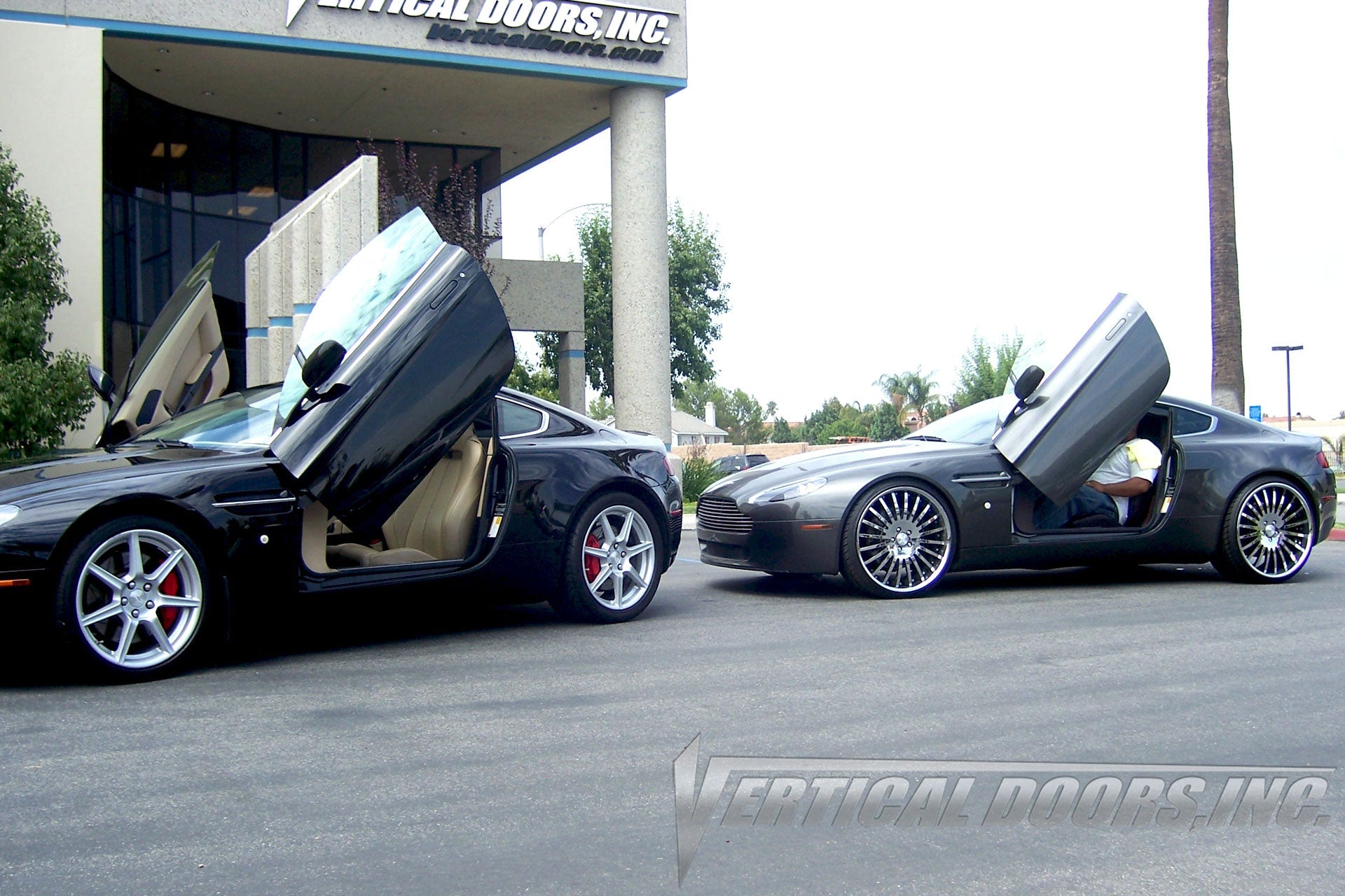 Aston Martin Vantage 06-18 Vertical Doors Kit