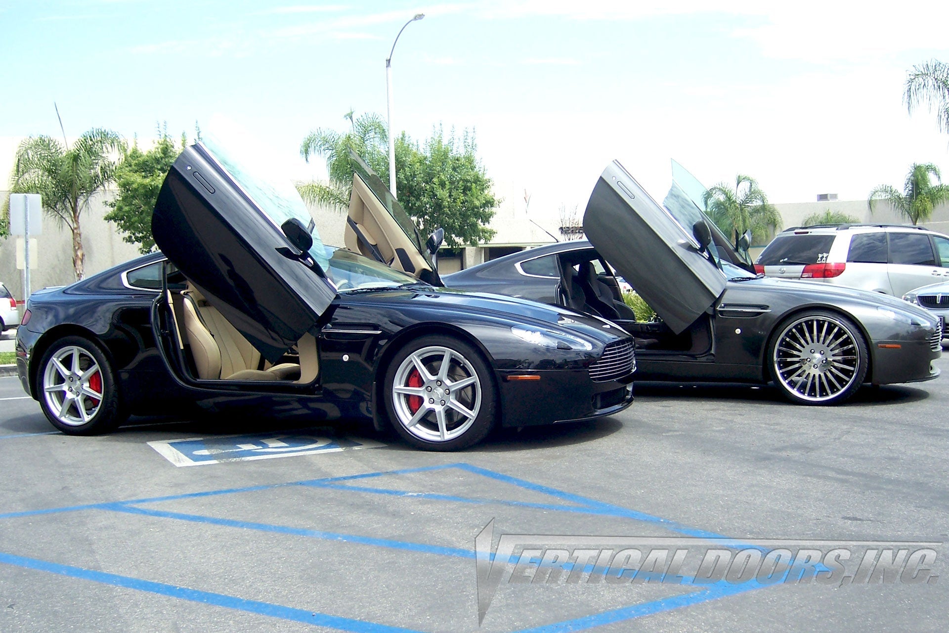 Aston Martin Vantage 06-18 Vertical Doors Kit