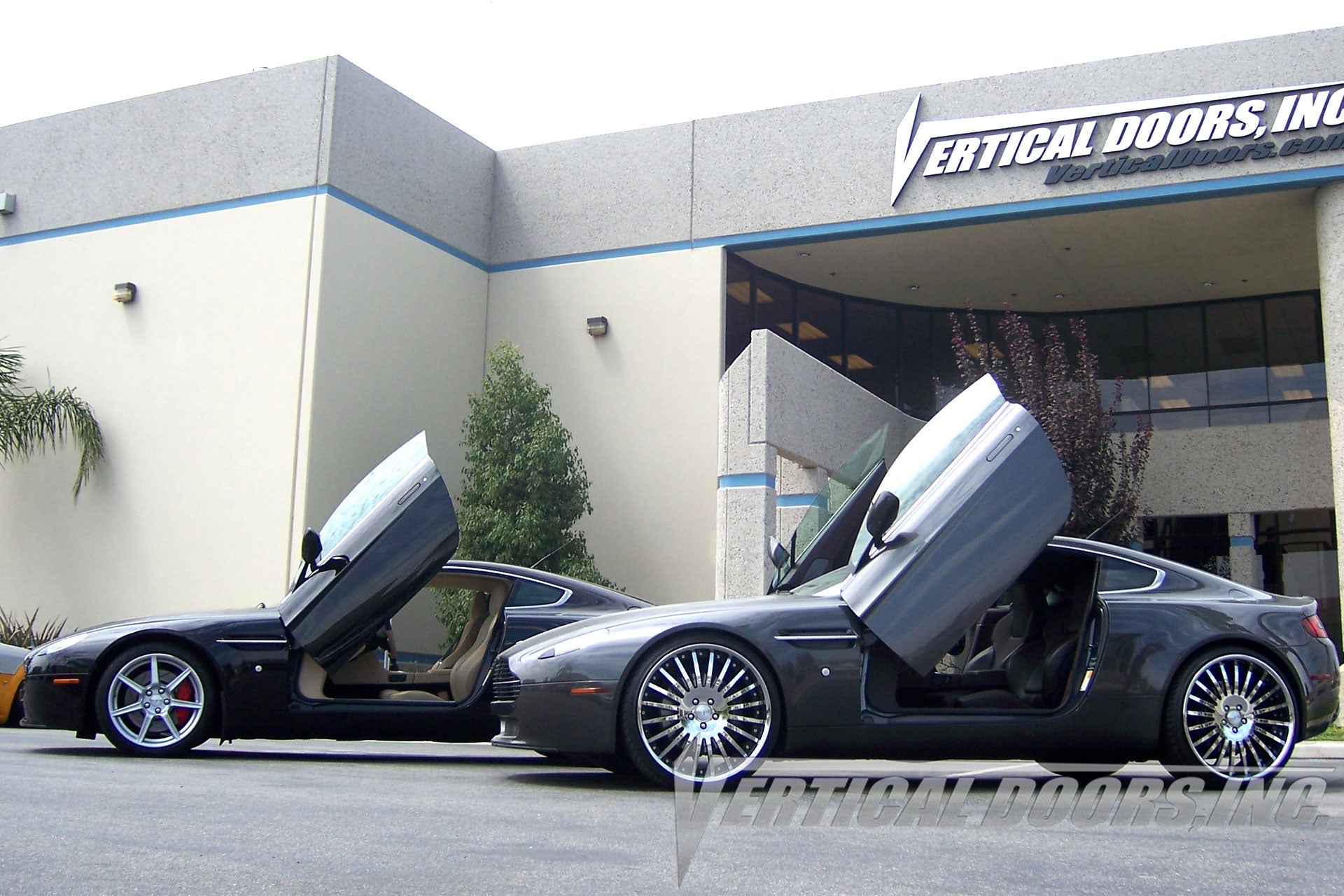 Aston Martin Vantage 06-18 Vertical Doors Kit